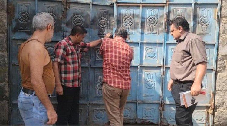 ضبط وإغلاق معمل مياه مخالف في مديرية المنصورة