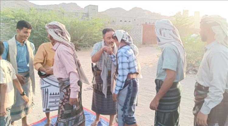 رئيس تنفيذية انتقالي أبين يؤدي صلاة عيد الأضحى المبارك مع جموع المصلين