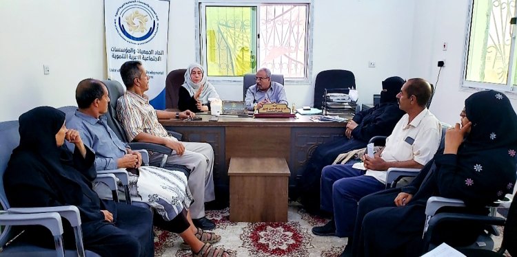 اتحاد الجمعيات والمؤسسات يرصد سير أنشطته في اجتماع عدن