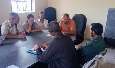 صندوق دعم المعلم : على طاولة اجتماع مأمور مديرية الضالع وإدارة التربية في المديرية