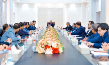 القيادة التنفيذية العُليا تبحث سُبل النهوض بالأوضاع الاقتصادية والخدمية في عموم محافظات الجنوب