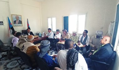 رئيس انتقالي أبين يلتقي رؤساء الهيئات التنفيذية بمديريات المحافظة