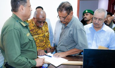 بتكليف من رئيس الوزراء.. لجنة حكومية تتسلّم مبنى صندوق صيانة الطرق والجسور بعدن