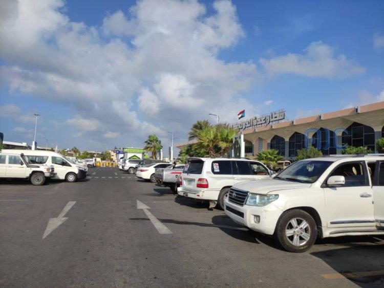 مطار عدن يحبط محاولة هروب وزير حوثي إلى خارج البلاد
