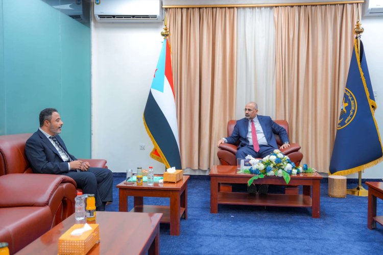 الرئيس الزُبيدي يطّلع على سير عمل الهيئات التنفيذية للمجلس الانتقالي بمحافظة أبين