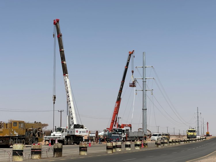 تواصل الأعمال الفنية في المرحلة النهائية من مشروع الطاقة الشمسية بشبوة بتمويل إماراتي