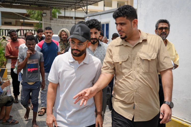 تحرك ميداني لمدير صيرة لدعم مرافق الدولة وتوسعة خدمات الجوازات بعدن