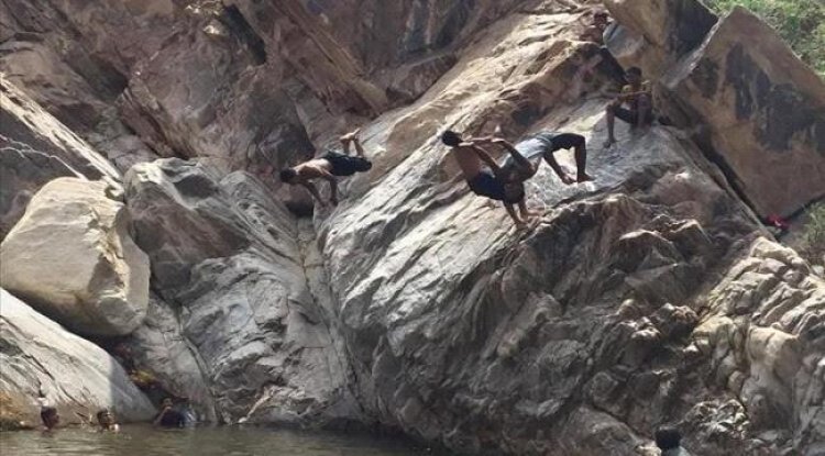 غرق شاب من محافظة تعز اليمنية في مسبح طبيعي بمودية أبين