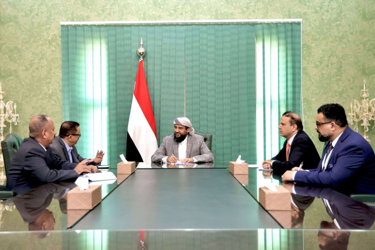 المحرّمي يطلع على أوضاع الخطوط الجوية اليمنية ويؤكد ضرورة النهوض بقطاع الطيران