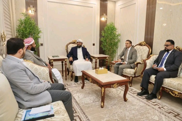 تعزيز الوسطية ومحاربة التطرف: محادثات استراتيجية بين المحرّمي ووزير الأوقاف لتطوير خدمات الحج