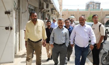 لجنة برئاسة وكيل محافظة حضرموت للشؤون الإدارية والمالية تقوم بنزولات ميدانية لوكالات ومستوردي الأدوية والمستلزمات الطبية للتأكد من ضبط الأسعار بالمكلا