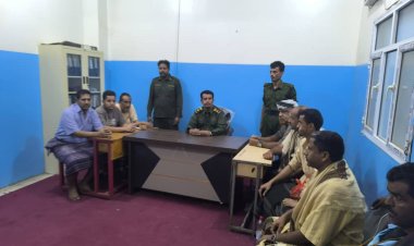 بعد إغلاق محلاتهم صباح اليوم.. مدير شرطة زنجبار يلزم التجار بإعادة فتحها والالتزام بالتسعيرة الرسمية