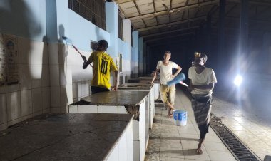 بعد إن كان في حالة يرثى لها.. صندوق النظافة يواصل حملة تنظيف سوق الأسماك بزنجبار لليوم الرابع على التوالي