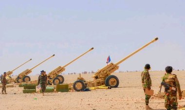 في مشهد عسكري مهيب.. محافظ شبوة يشهد المشروع التكتيكي الناري لقوات دفاع شبوة