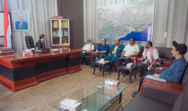 المحافظ بن الوزير يلتقي بمدراء عموم عدد من المديريات للاطلاع على مجمل الاوضاع