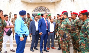 محافظ العاصمة عدن يتفقد ميناء الحاويات ويوجّه بالحفاظ عليه كمرفق سيادي واستراتيجي