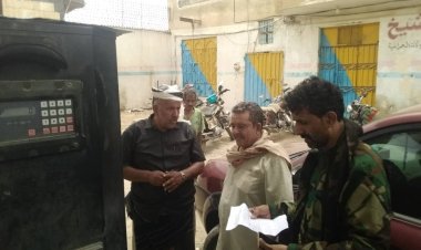 حملة أمنية بمديرية لودر تلزم مالكي المحطات البترولية بالتسعيرة الجديدة