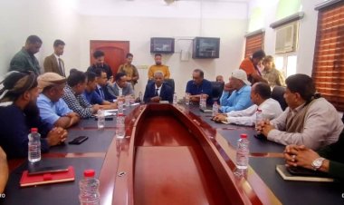 السلطة المحلية وانتقالي لحج يلتقيان قيادة فرع البنك المركزي لمناقشة الأوضاع الاقتصادية ومراقبة السوق