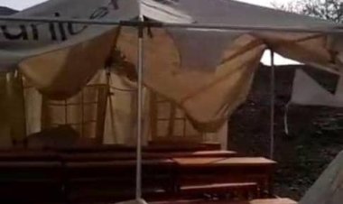 الرياح والأمطار تطيح بمدرسة المزمار وتحرم عشرات الطلاب من التعليم في جيشان