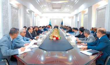 القيادة التنفيذية العليا تبحث ترتيبات مؤتمري المانحين والاقتصادي وتشيد بجهود ضبط الأسعار