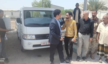 مدير عام البريقة يسلم قسم العوائق بأشغال المديرية سيارة جديدة