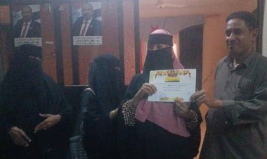 انتقالي الحوطة يختتم دورة تدريبية في الخياطة لفتيات اللجان المحلية بالمديرية