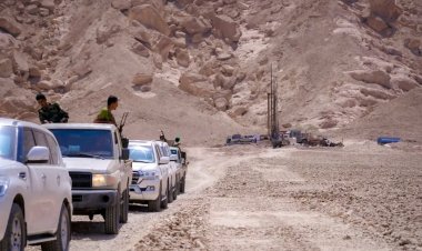 المحافظ بن الوزير يتفقد سير العمل في مشروع البئر الارتوازية لقرى خليفة عتق