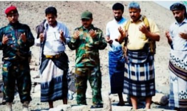 إحياء للذكرى الثانية لاستشهاده.. قيادات بالحزام الأمني تزور قبر الشهيد القائد عبداللطيف السيد