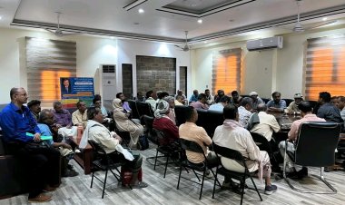 مدير عام الشيخ عثمان يعقد اجتماعًا مع اللجان المجتمعية ومكتب الصناعة والتجارة لمتابعة مراقبة أسعار البقالات