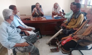 مكتب الشباب والرياضة بلحج يناقش سبل دعم نادي الراحة الرياضي