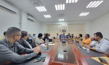 وزارة الصناعة تناقش مع ملاك المطاعم في عدن آلية تخفيض أسعار الوجبات بعد تحسن العملة الوطنية