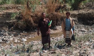 رئيس جمعية المسيمير الزراعية يتفقد الأراضي الأكثر عرضه لخطر جرف السيول بالمديرية