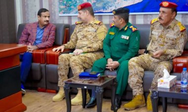 محافظ شبوة يبحث مع القيادات الأمنية والعسكرية سُبل الحد من مخاطر الهجرة غير الشرعية