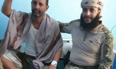 المقدم/ كمال الحالمي يعزي اللواء عادل الحالمي بوفاة والدته