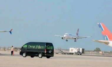 وزير النقل يستقبل وصول الطائرة الجديدة 320 A المسماه مملكة أوسان الى مطار عدن الدولي