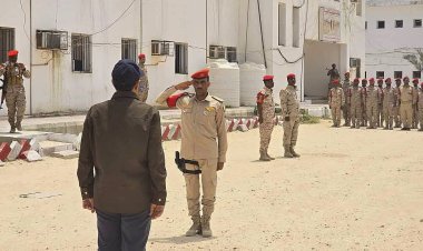 محافظ حضرموت يثني على جاهزية الشرطة العسكرية ودورها في حفظ الأمن