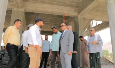 سيئون.. الوكيل العامري يتفقد سير العمل بمشروع المبنى الجديد لثانوية الصبان