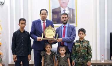 جدد العهد بالوفاء لتضحيات الشهداء.. وزير الشباب والرياضة يستقبل أسرة الشهيد منير اليافعي أبو اليمامة