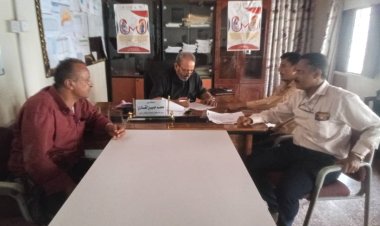 مدير عام مكتب الصحة بأبين يناقش الأوضاع الصحية بمديرية جيشان