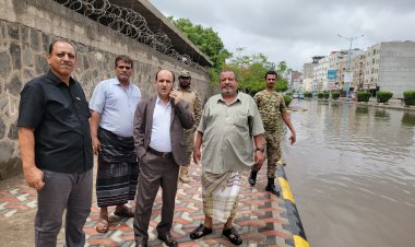 مدير عام دارسعد يشرف ميدانيًا على جهود شفط مياه الأمطار وإعادة الحركة إلى طبيعتها