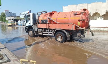 وجه لتدشين حملات رش ضبابي عاجلة.. مدير عام البريقة الشوبجي يتفقد سير أعمال شفط مياه الأمطار ويشدد على تكثيفها