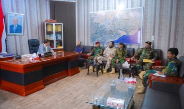 المحافظ ابن الوزير يناقش مع لجنة استقبال المجندين شروط الالتحاق بقوات دفاع شبوة