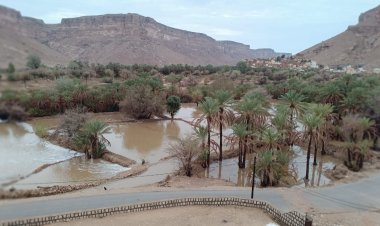 شاهد بالصور.. أمطار موسمية غزيرة بعد عام من الجفاف بمديرية رخية