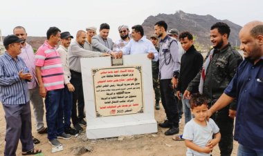 مدير عام البريقة يطلق مشروع تطوير ساحل أشيد ويضع حجر الأساس لمظلات جديدة