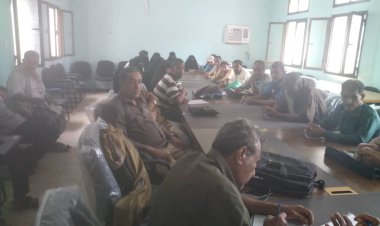 مكتب التربية والتعليم بخنفر يعقد اجتماعًا استثنائياً لمناقشة وتقييم العام الدراسي الماضي