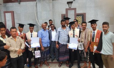 تكريم خريجي وخريجات أبناء الملاح من  كلية عدن للعلوم الطبية والتطبيقية فرع ردفان من قبل مدير عام المديرية