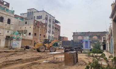 الأشغال العامة بشبام تباشر فتح الطرق المتضررة وإزالة مخلفات السيول لإعادة تطبيع الحياة