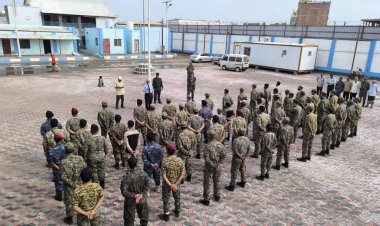 العميد أحمد عثمان ينفذ نزولًا ميدانيًا توعويًا إلى أقسام شرطة شمال عدن ويؤكد على الانضباط واليقظة الأمنية