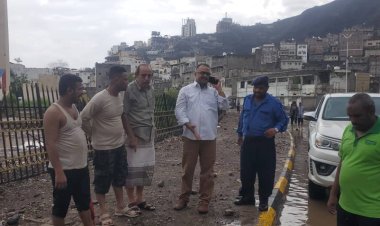 مدير عام التواهي يوجّه بتكثيف جهود شفط مياه الأمطار ومعالجة أضرار المنخفض الجوي