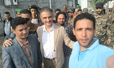 يحدث الآن.. وزير الدولة محافظ العاصمة عدن يتفقد المتضررين في الحسوة عقب السيول الجارفة